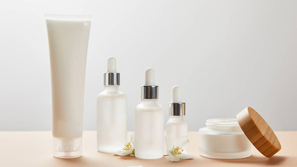 Vazou a rotina de skincare do Jungkook do BTS e investigamos as composições dos produtos para que você possa adaptar na sua rotina com marcas nacionais