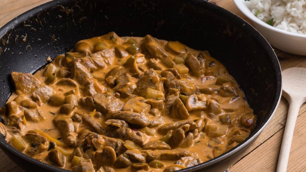 Strogonoff de verdade, a receita russa original é tão diferente da versão brasileira que virou tradição