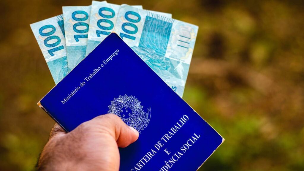 Quem trabalhou com a carteira assinada tem direito a um novo benefício
