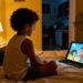 Como fazer as crianças dormirem sozinhas através de desenhos animados