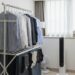 Pare de insistir em estender a roupa no varal para secar! Uma especialista em organização doméstica ensina 3 dicas para "economizar 200 horas por ano" e ignorar o clima