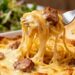Espaguete assado à toscana cremoso virou o prato mais pedido da casa e já superou a lasanha nos almoços de domingo