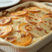 Nem frita, nem purê: a forma deliciosa de fazer batata gratinada fácil no jantar