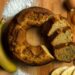 Sem açúcar e com poucos ingredientes, este bolo de banana virou queridinho para comer no café