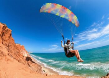 A vila do Ceará onde as águas do mar esmeralda atraem viajantes do mundo inteiro