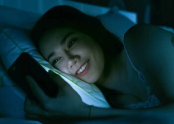 Não consegue dormir antes da madrugada? Esta mudança simples pode transformar suas noites