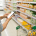 Como economizar até 30% nas compras no supermercado usando apenas o celular