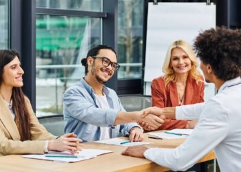 Sem experiência e precisando trabalhar? Estas áreas continuam contratando