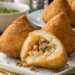 Massa de coxinha caseira pronta em 10 minutos, receita fácil para 50 porções