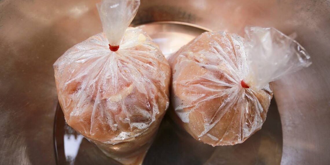 Como descongelar carne de forma fácil e rápida sem colocar a sua saúde e da família em risco
