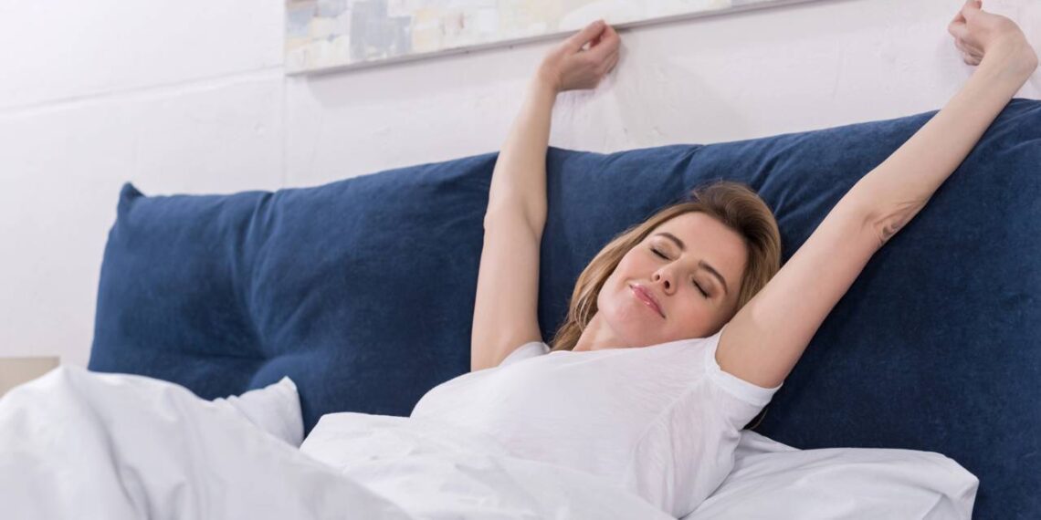 Hábitos práticos que ajudam a melhorar o descanso noturno, com ajustes simples na rotina