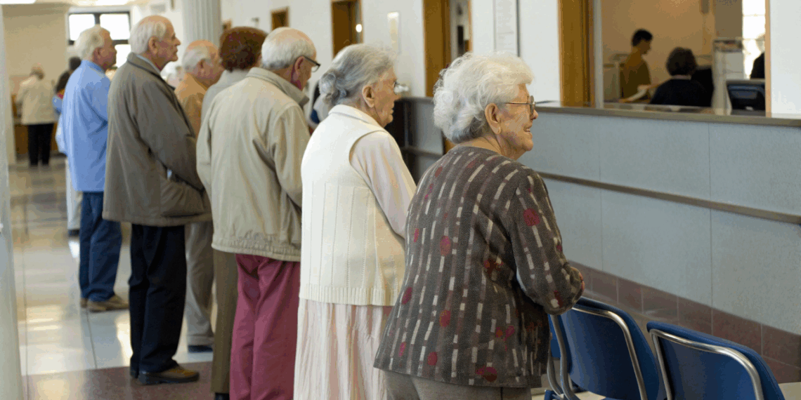 Ao completar 60 anos em 2026, cidadãos passam a ter novos direitos e benefícios