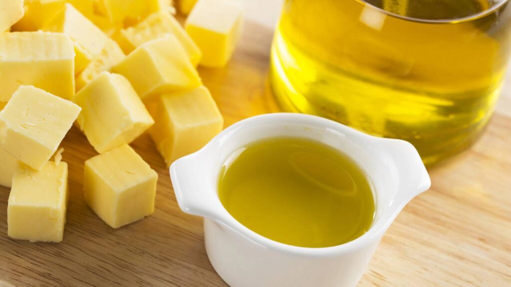 Aprenda a substituir a manteiga por óleo nas receitas sem perder sabor, textura ou qualidade no resultado final