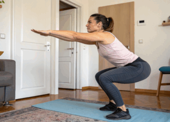 Quatro exercícios para você fazer em casa que ativam o glúteo e melhoram a definição