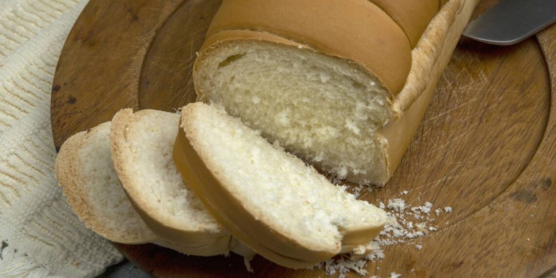 Como fazer pão caseiro macio sem misturar muito e evitar massa dura