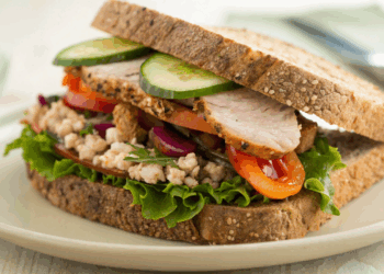 5 ingredientes transformam seu café da manhã, com sanduíche natural proteico completo e nutritivo