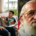 Professor escreve frase de Paulo Freire “Educação não transforma o mundo. Educação muda pessoas.” para aluno que começou a acumular tarefas e notas baixas