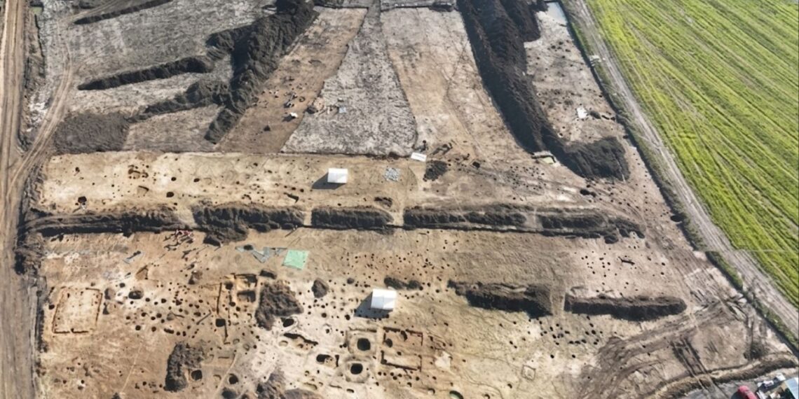 Cidade celta intacta com ouro e joias de 2.000 anos é descoberta sob rota de autopista na Europa