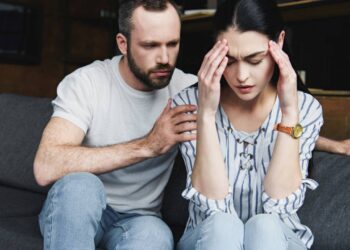 adultos que pedem desculpa por tudo