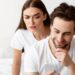 Muitos pensam que ciúmes é prova de amor, mas a psicologia mostra que está mais ligado à insegurança do que ao afeto