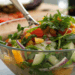 Como montar um delicioso baldão de salada nutritivo e transformar suas refeições