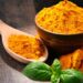 Dores nas juntas ao despertar? Veja como o potencial anti-inflamatório da cúrcuma age no seu corpo