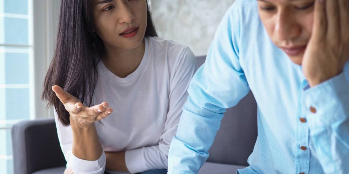 Muitos pensam que trair é o pior erro no casamento, mas a psicologia aponta que hábitos cotidianos corroem a intimidade mais rápido
