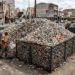 Ele reciclou 450.000 latas acumuladas ao longo de sete anos e as usou para comprar uma casa