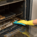 Nem detergente nem desengordurante, receitinha caseira com 3 ingredientes que elimina a gordura do forno