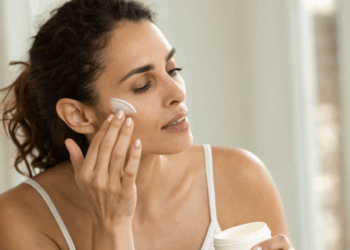 Como preparar um creme caseiro para clarear a sua pele sem irritar o corpo ou rosto