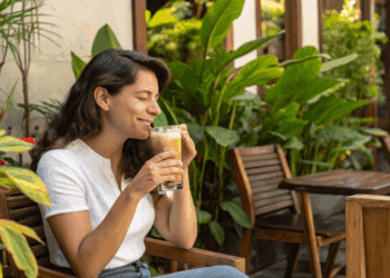 Nem gelo, nem café quente: este método com água fria evita amargor e surpreende pelo sabor