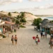 Sem asfalto e sem postes de luz: a vila cearense eleita uma das praias mais bonitas do mundo