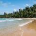 A cidade onde o sol nasce primeiro respira verde com muitas árvores e praias de mar transparente