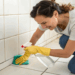 Esse ingrediente da sua cozinha remove gordura do azulejo sem precisar esfregar