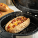 Nem forno nem fritura: pão de batata recheado na air fryer fica cremoso e crocante pronto em minutos