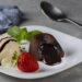 Sorvete e chocolate: a combinação que transforma qualquer petit gateau digno de um chef gourmet
