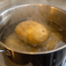 O truque dos chefs da batata que salva suas opas e molhos de erros na receita