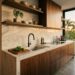 Adeus azulejos na cozinha: esta nova tendência de backsplash contínuo mostra o futuro das cozinhas brasileiras