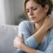 Deficiência de vitamina D: como diferenciar os sintomas da fibromialgia e o que a ciência revela
