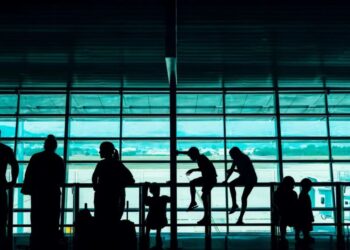 Agora que meus filhos são adultos, não planejo mais nossas viagens em família. Estou lutando para ser apenas uma convidada sem opinião.
