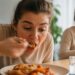 Nem dieta nem academia: o simples hábito na hora de comer que pode ajudar no controle do peso