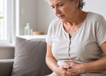Barriga inchada após os 60: 5 sinais de que seu corpo não absorve nutrientes direito