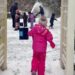 Dei um telefone fixo para meus filhos, todos com 7 anos ou menos. Eles convidaram amigos num dia de neve sem minha ajuda, e fiquei encantada.