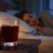 Antes de dormir, veja por que o suco de cereja ácida pode ajudar seu corpo a relaxar e ter um sono mais profundo