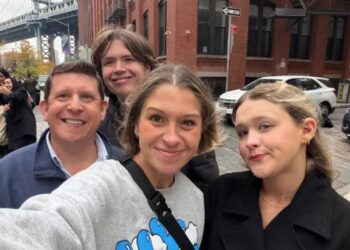 Levamos nossos adolescentes para Nova York e agimos como turistas. Foi a maneira perfeita de conhecer Nova York com eles.