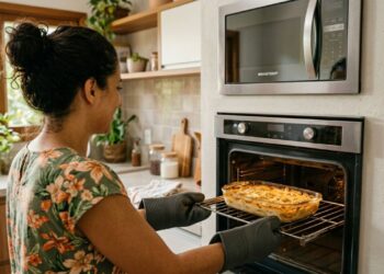 O micro-ondas gigante sobre a bancada está com os dias contados: conheça a torre quente que otimiza o espaço da cozinha