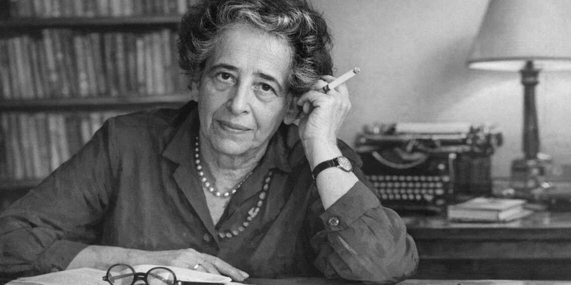 Hannah Arendt, teórica política e filósofa alemã de grande influência no pensamento contemporâneo: “O mal prospera na banalidade.”