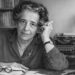 Hannah Arendt, teórica política e filósofa alemã de grande influência no pensamento contemporâneo: “O mal prospera na banalidade.”