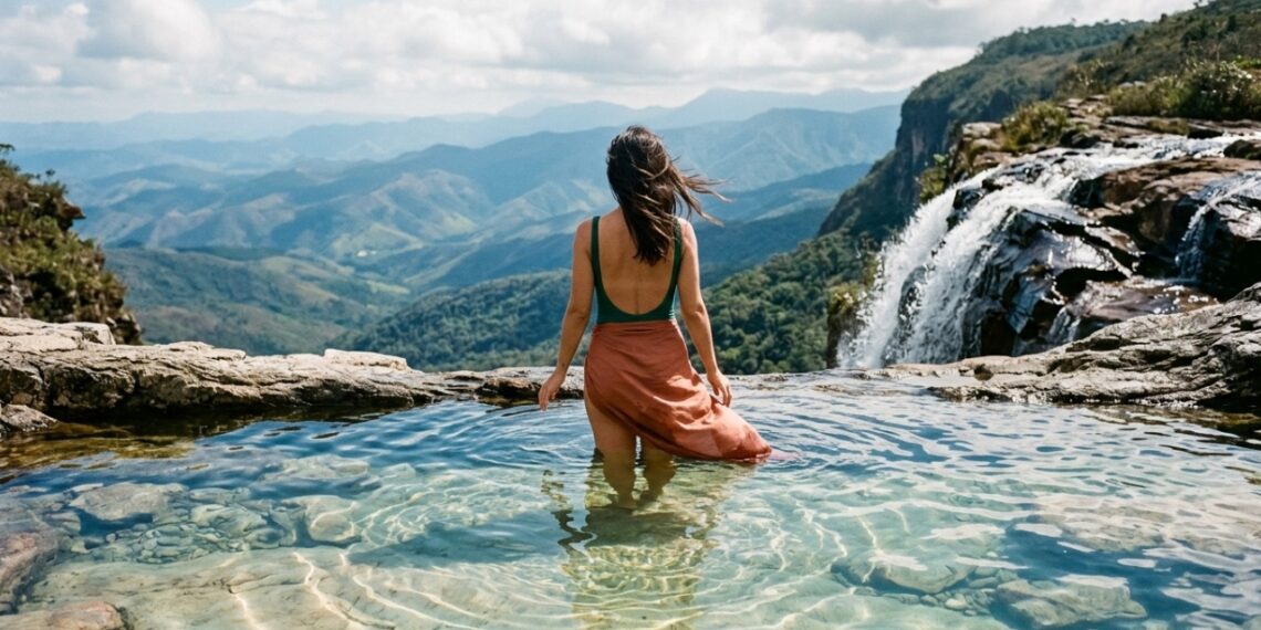 O vilarejo mineiro com 74 grutas de quartzito e a Janela do Céu que parece uma passagem para outro planeta