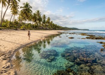 Com 40 km de praias quase desertas e piscinas naturais escondidas a 270 km da capital
